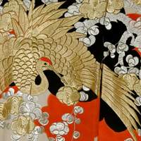 Бело-черно-красное кимоно учикаке
с журавлем
